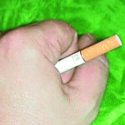 Oración del cigarro para atraer a una persona